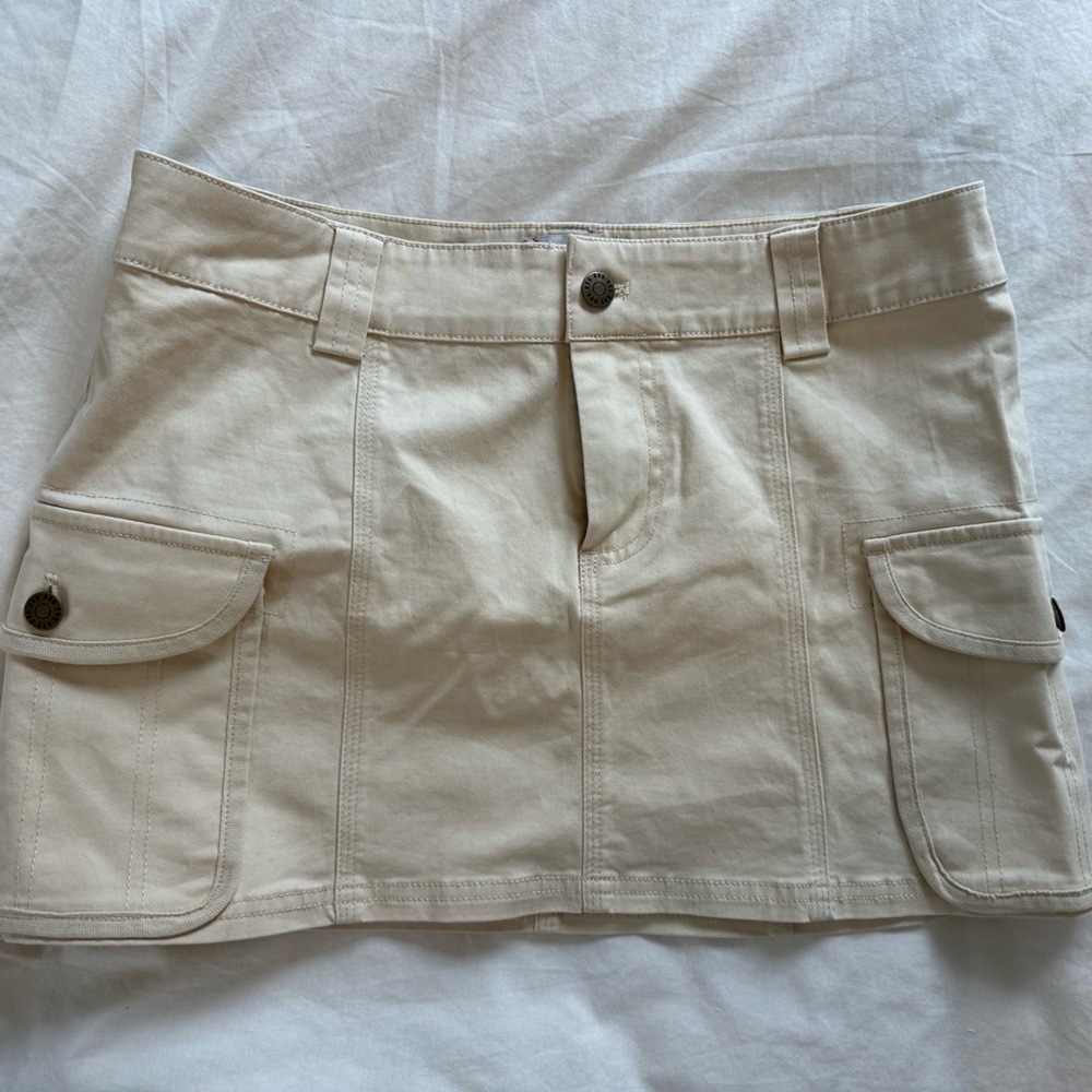 BDG Beige skirt